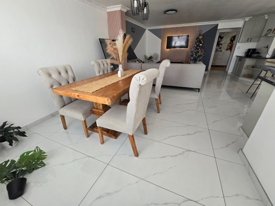 5 Bedroom Property for Sale in Portlands Western Cape